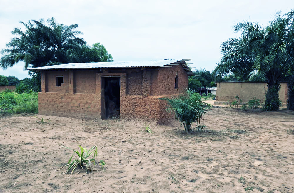 Une maison traditionnelle de Kapanga. 40 sont à construire pour accueillir 80 enfants et jeunes